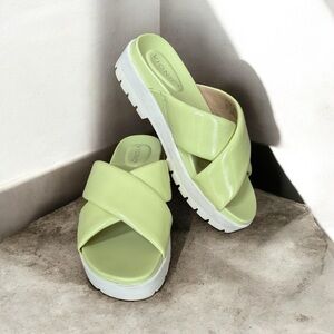 VIONIC WOMEN’S VESTA PALE LIME PATENT PLATFORM SANDALS Size 9